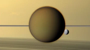 ظاهرة كيميائية مذهلة.. بلورات قمر زحل تيتان تكسر القواعد العلمية المتعارف عليها